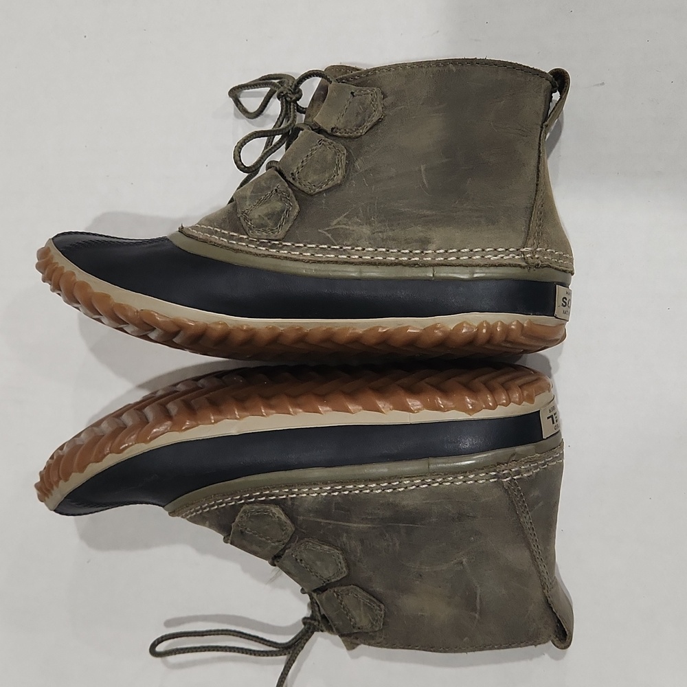 Sorel Olive and Black Winter Boots - Picture 7 of 11